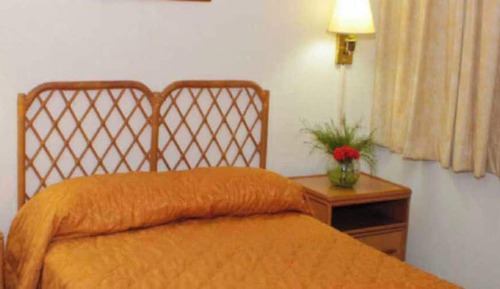 Habitación estándar con 1 cama doble o 2 individuales, balcón, vistas a la piscina