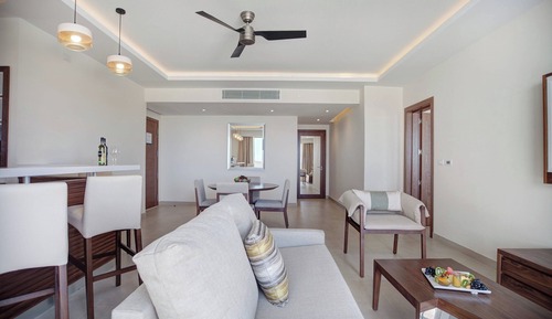 Luxury Penthouse One bedroom suite Ocean view terrace jacuzi Diamond Club