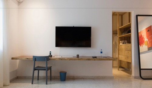 Vermilion Glimpse Suite