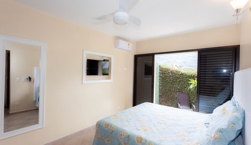 Habitación Confort doble, 1 cama de matrimonio grande, en la zona del jardín