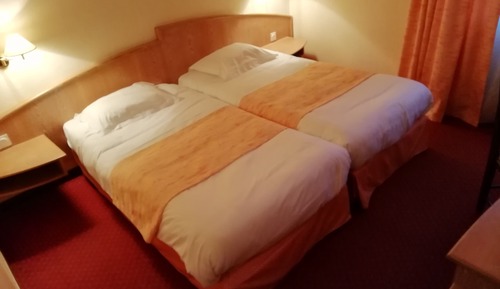 Habitación clásica con 2 camas individuales