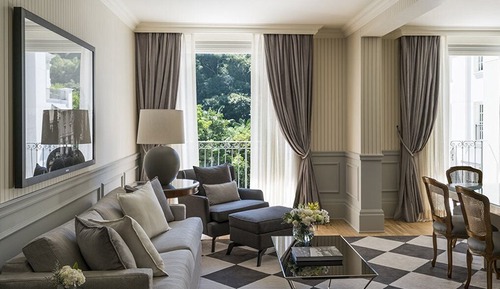 Suite (Prestige)