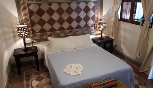 Habitación económica, 1 cama de matrimonio, baño privado