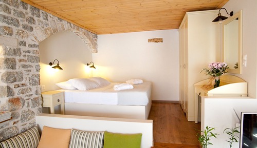 Estudio de lujo, bañera de hidromasaje
