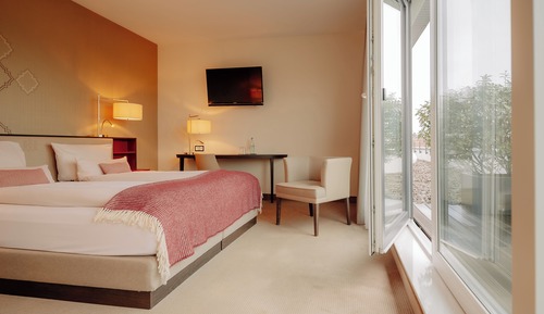 Habitación Deluxe con 1 cama doble o 2 individuales, balcón, vistas a la ciudad