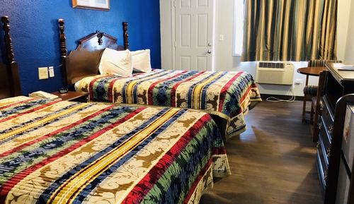 Habitación clásica, 2 camas de matrimonio, fumadores