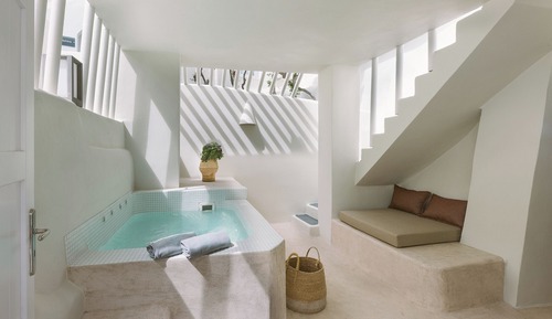 Canava Cave House with caldera view