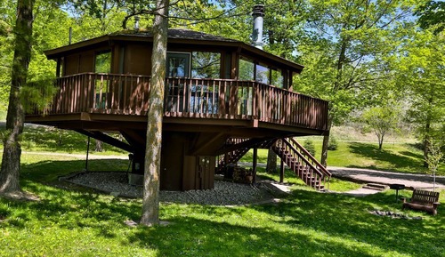 Cabaña, 2 habitaciones, bañera de hidromasaje (Cabin #101 or #102)