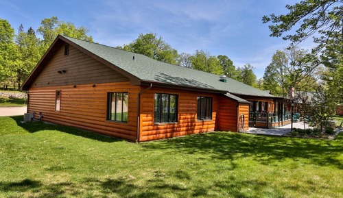 Suite, 1 cama de matrimonio, cocina básica, junto a la piscina