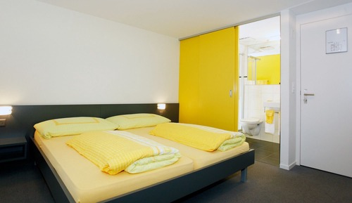 Habitación con 1 cama doble o 2 individuales, baño privado