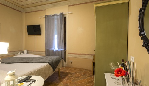 Habitación básica con 1 cama doble o 2 individuales