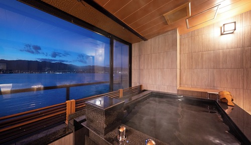 Habitación Royal con 2 camas individuales, baño privado, vistas al mar