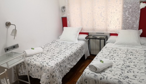 Habitación con 2 camas individuales