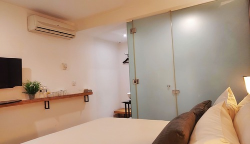 Habitación estándar, 1 cama de matrimonio grande, sin ventanas
