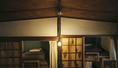 Dormitorio compartido, solo para mujeres, no fumadores