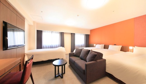 Habitación cuádruple, varias camas, fumadores