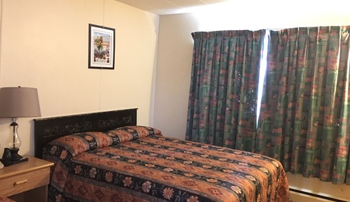 Habitación económica, 1 cama de matrimonio, cocina básica