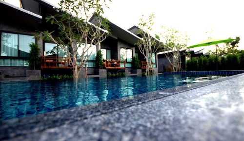 Deluxe Double Bed with Pool View