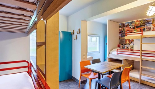 Habitación, varias camas