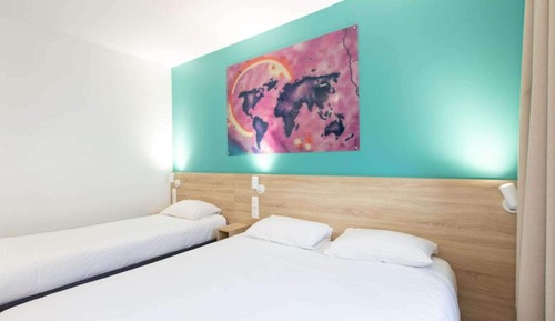 Habitación, varias camas