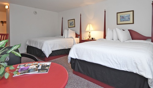 Habitación estándar, 2 camas de matrimonio (West Inn)