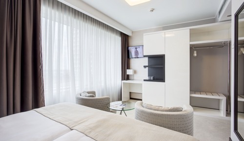 Habitación superior con 1 cama doble o 2 individuales, 1 habitación, vistas al parque