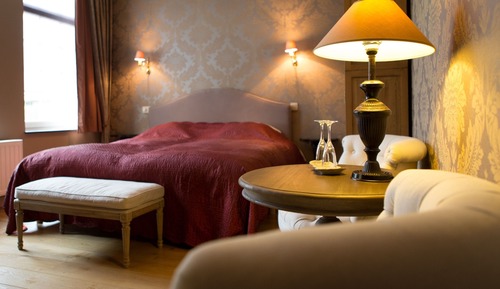 Habitación Deluxe (Massage Bathtub)