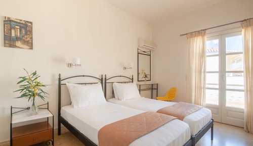 Habitación con 1 cama doble o 2 individuales, vistas al jardín
