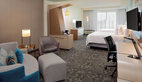 Suite, varias camas (Mobility/Hearing Access, Roll-In Shwr)