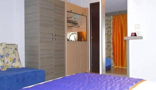 Habitación básica con 2 camas individuales