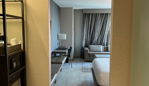 Habitación, 1 cama de matrimonio grande con sofá cama (Mobility Accessible, Tub)