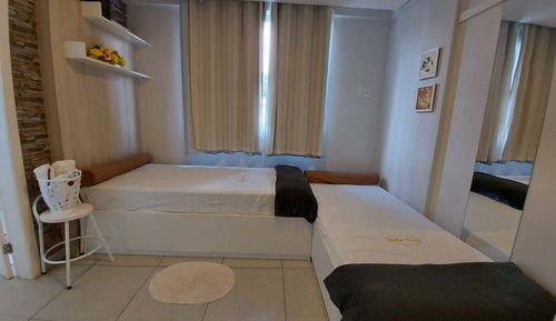 Habitación estándar con 2 camas individuales, baño privado, vistas a la ciudad