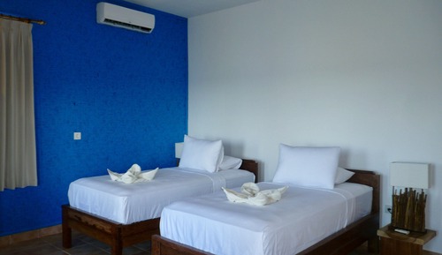 Habitación superior con 1 cama doble o 2 individuales, vistas al mar