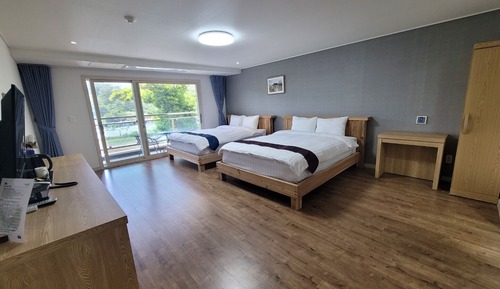 Habitación Deluxe con 2 camas individuales, vistas parciales al mar (A)