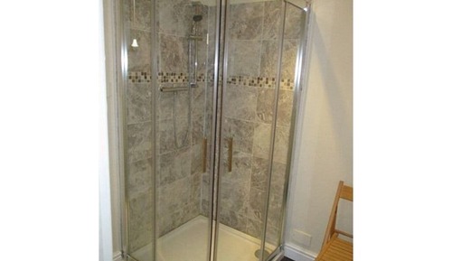 Habitación con 1 cama doble o 2 individuales, baño privado