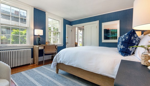 Standard Queen - Room 1