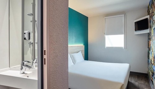Habitación superior, 1 cama doble, baño privado