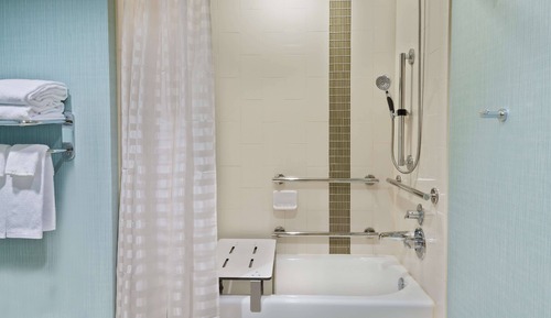 Habitación, varias camas, bañera (2 Queen and 1 Sofa Bed, With Tub)