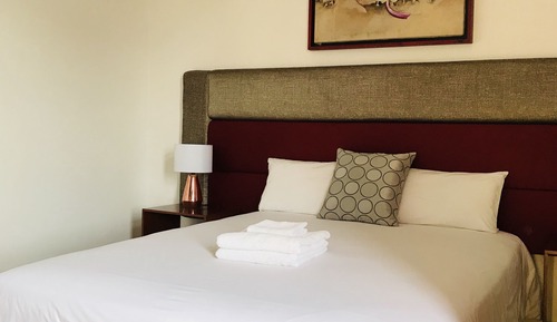 Deluxe Queen Room 1 (External Private Bathroom)