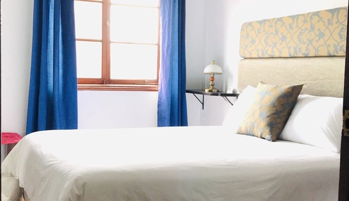 Deluxe Queen Room 2