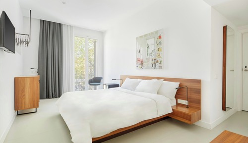 Habitación, 1 cama de matrimonio grande, balcón, vistas a la ciudad