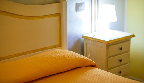 Habitación Confort doble de uso individual, 1 cama doble, baño privado, en la zona del patio