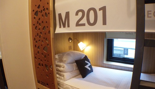 Dormitorio compartido, dormitorio mixto (Capsule Bed, Randomly assigned)