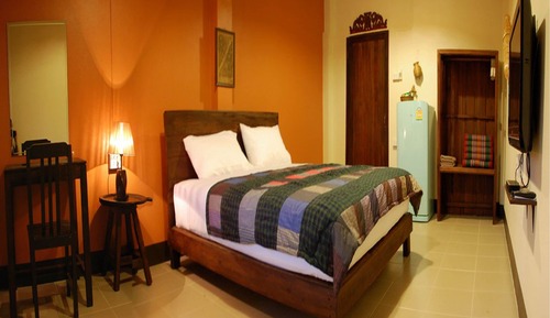 Jasmine Deluxe Double Bed 