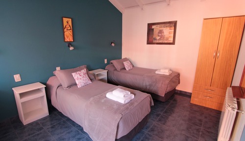 Habitación básica con 2 camas individuales, 2 camas individuales