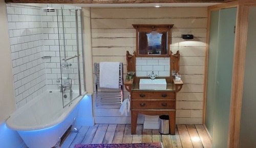 Habitación doble, baño privado (KING)