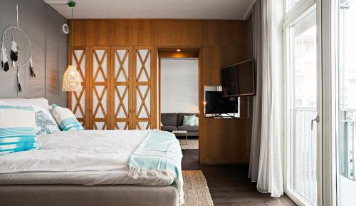 Suite with Queen Bed, Balcony and Sea View