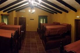 El Colmenar Hostal | Albergue Las Buitreras 1