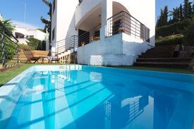 Sant Pol De Mar Villa | Modern villa steps away from the beach in Sant Pol