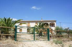 Font-Rubi Cabina | Authentic farmhouse among the vineyards.